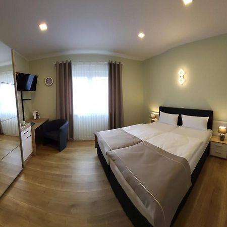 פאדרבורן Lutz Motel מראה חיצוני תמונה